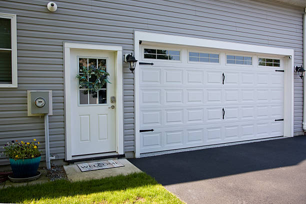 24/7 Emergency Garage Door Panel Replacement experts in Cumberland Head, NY